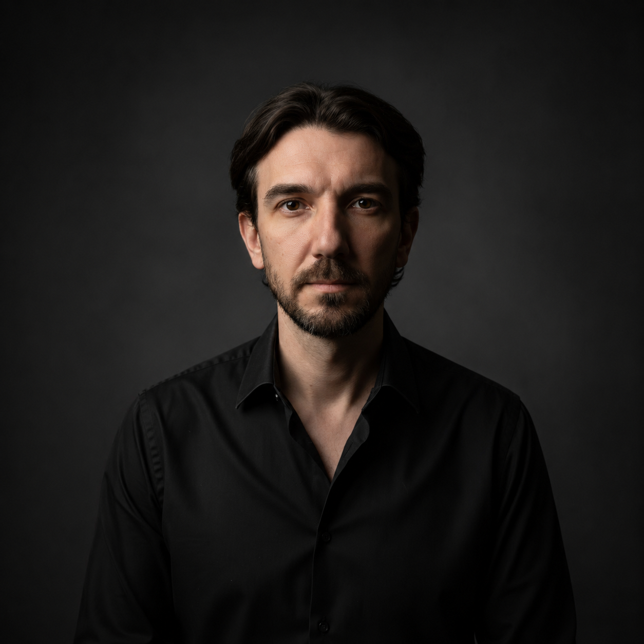 Portrait & Headshot of Deepklar CEO & Founder, Alen Kaltak.