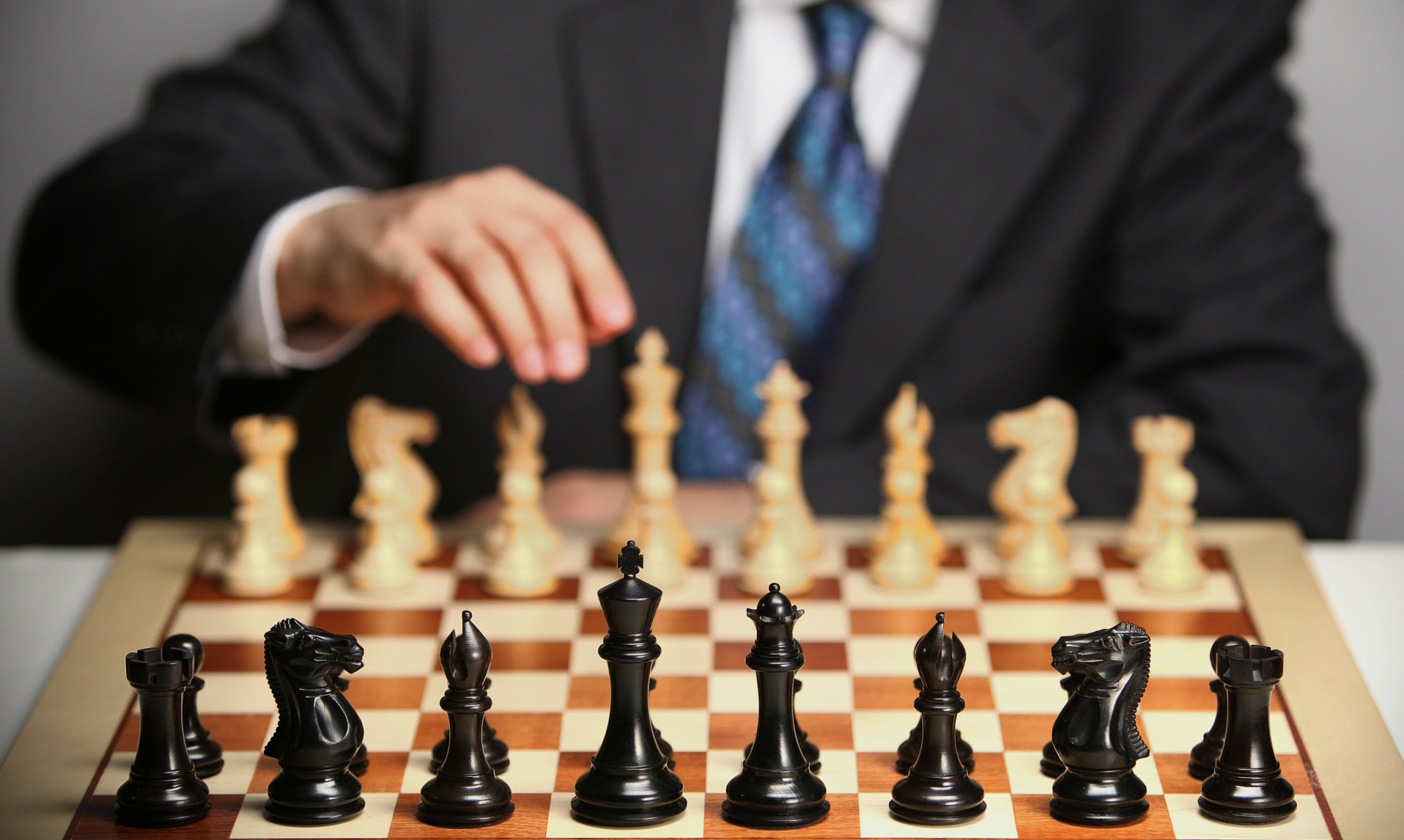 Two gentlemen playing chess signifying the strategy that goes into Deepklar's coaching.